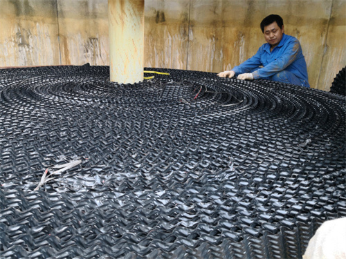 圓形<a href=http://www.pc-gift.com/tags21_0.html target=_blank class=infotextkey>冷卻塔填料</a>更換